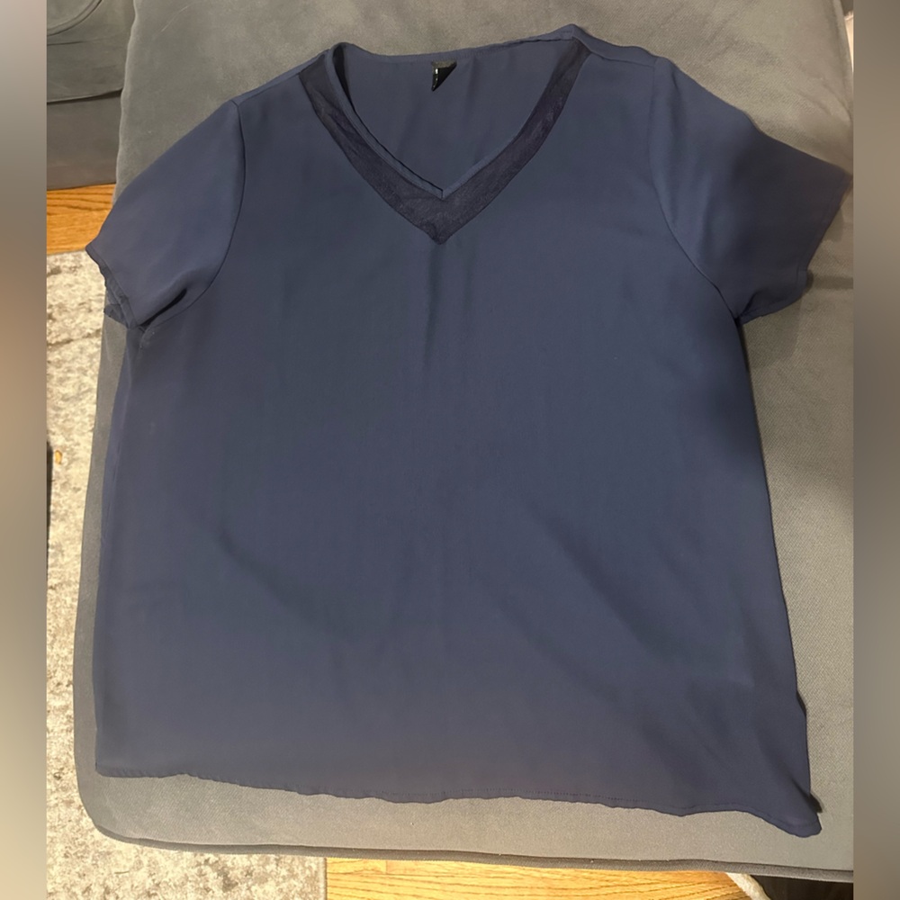 V neck mesh detail